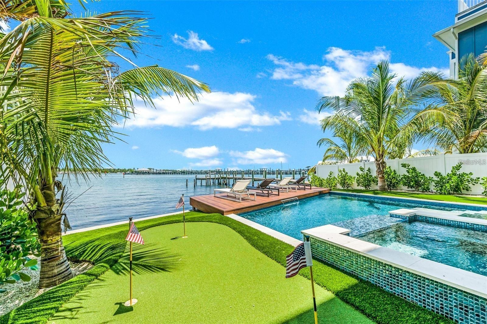 203 Bay Dr N photo 4
