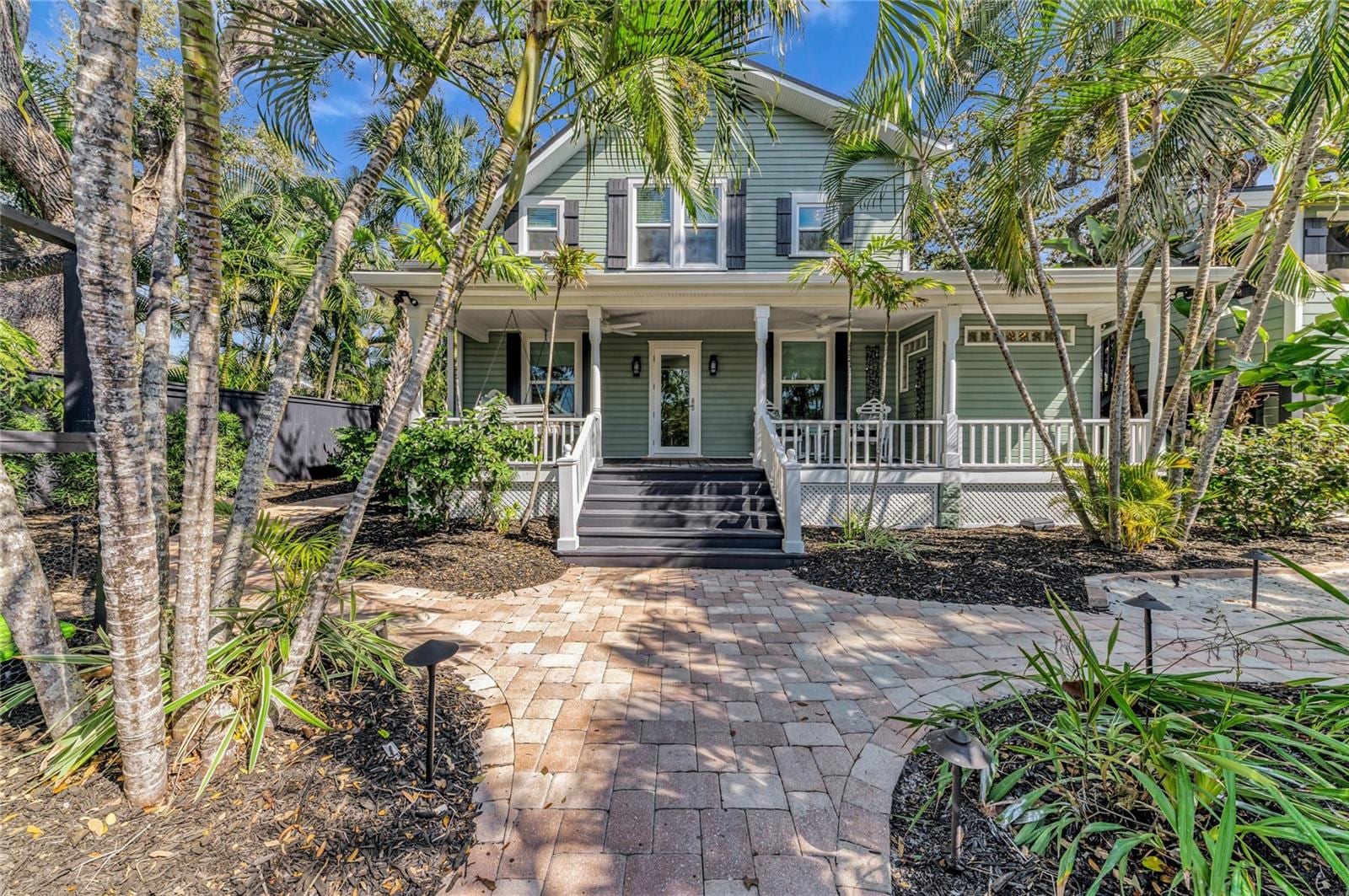 1611 Hyde Park St photo 5