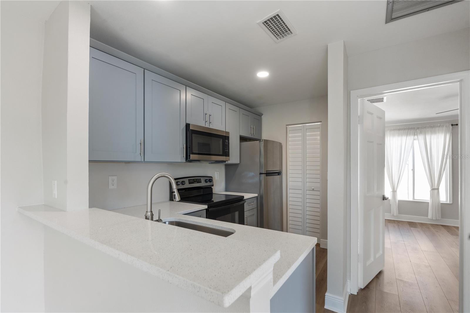 3848 N Lake Dr #137 photo 4