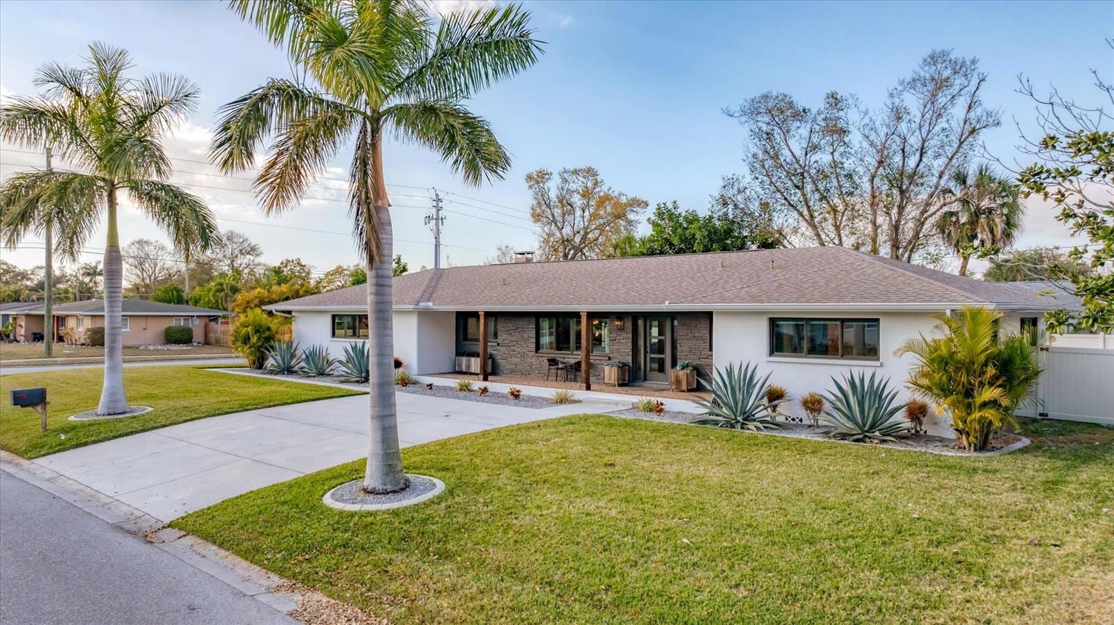 2411 Valencia Dr photo 4