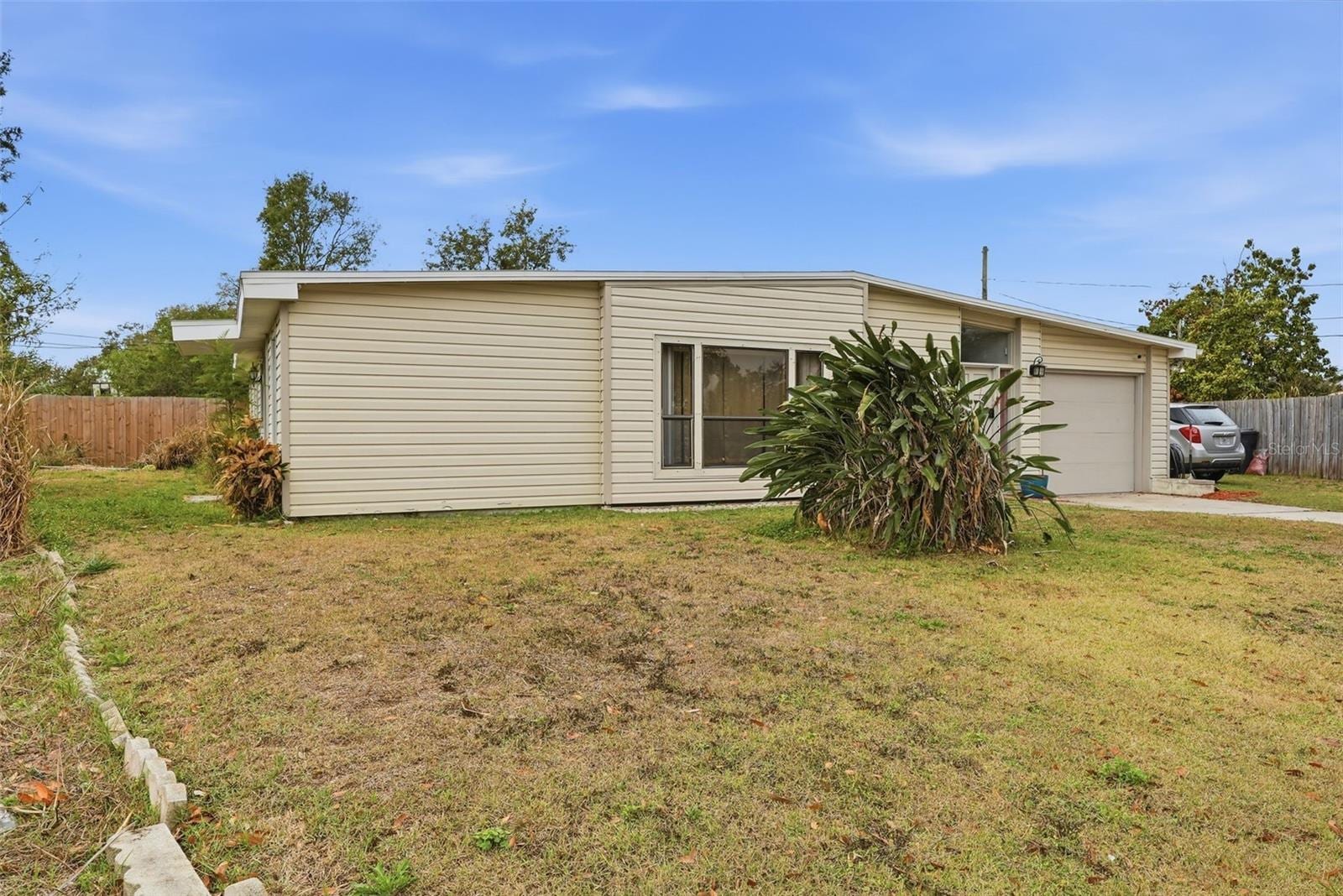 1709 Carnegie Cir photo 2