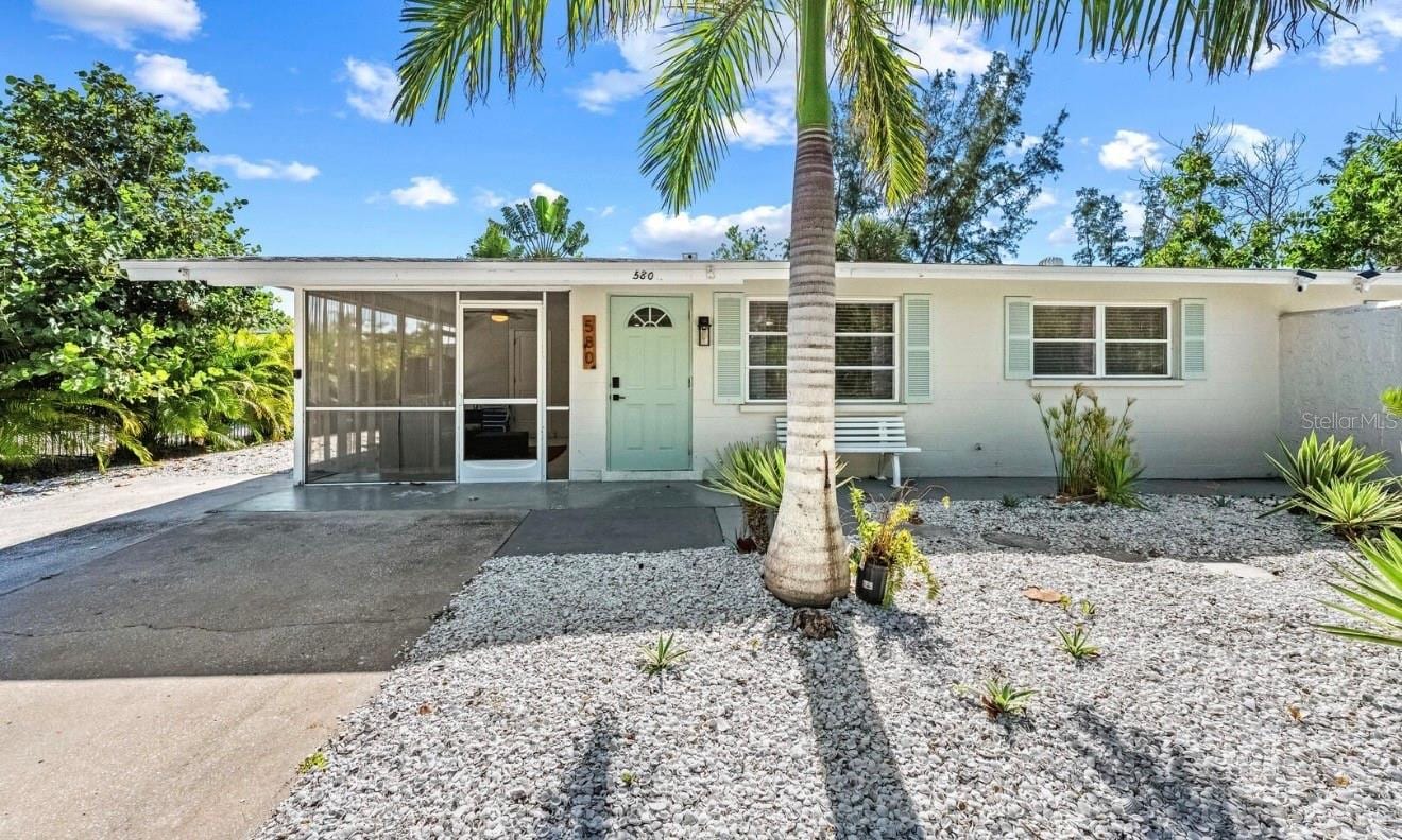 578 Companion Way photo 4
