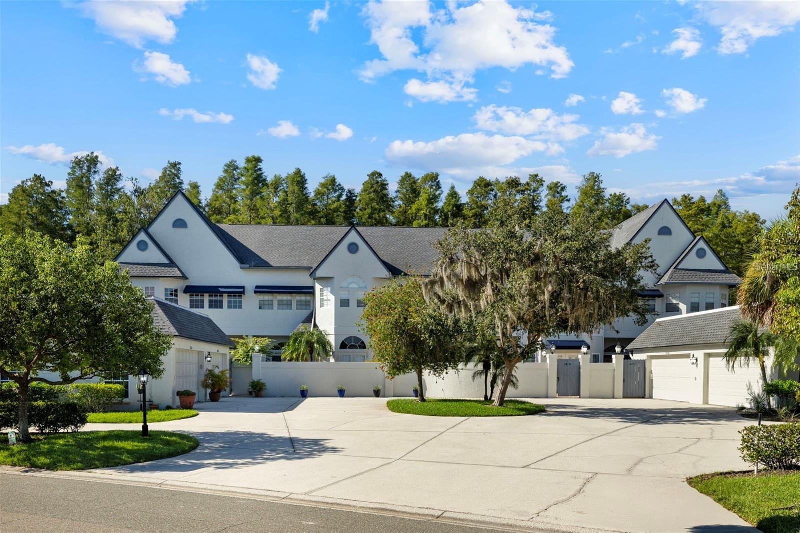 18756 Wimbledon Cir photo 4