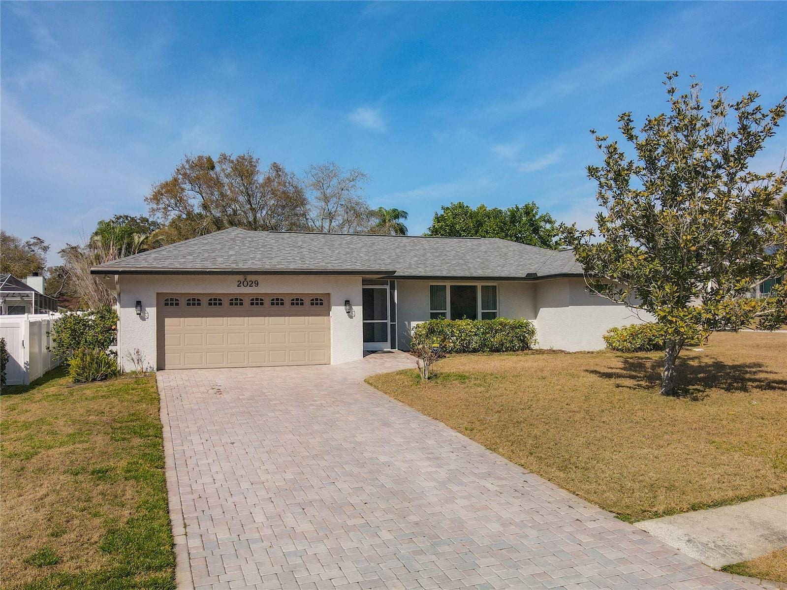 2029 Spanish Pines Dr photo 2
