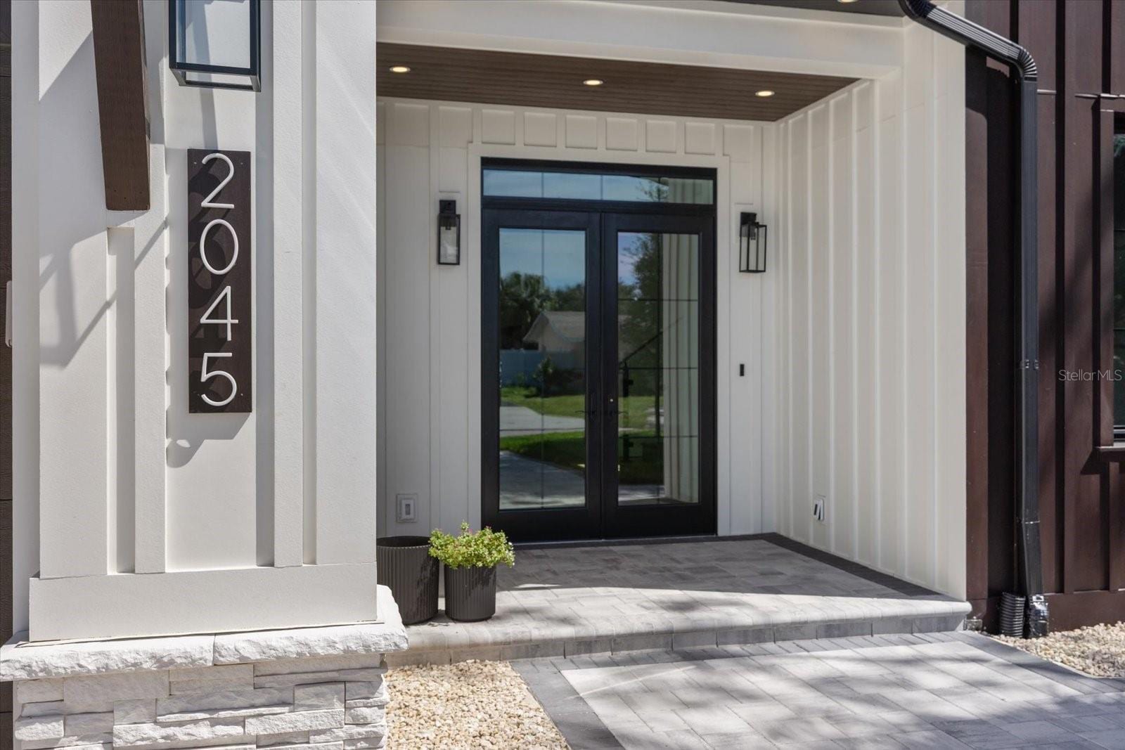 2045 Goldenrod St photo 4