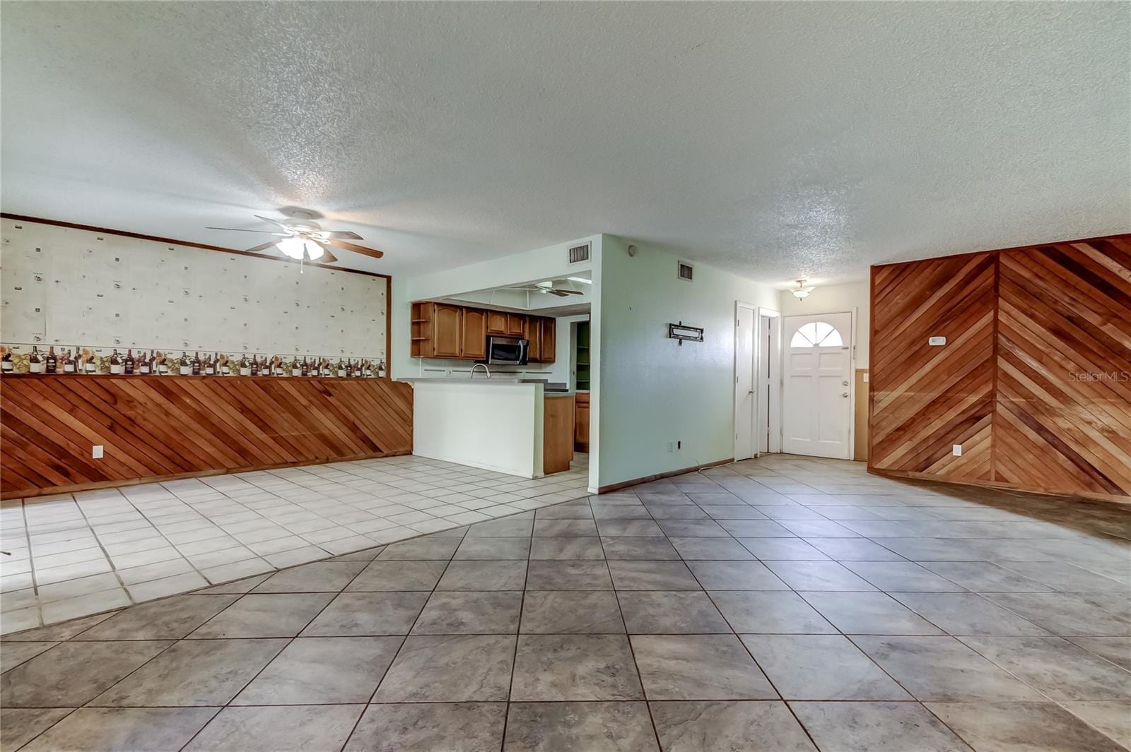 965 Whitman Dr photo 2