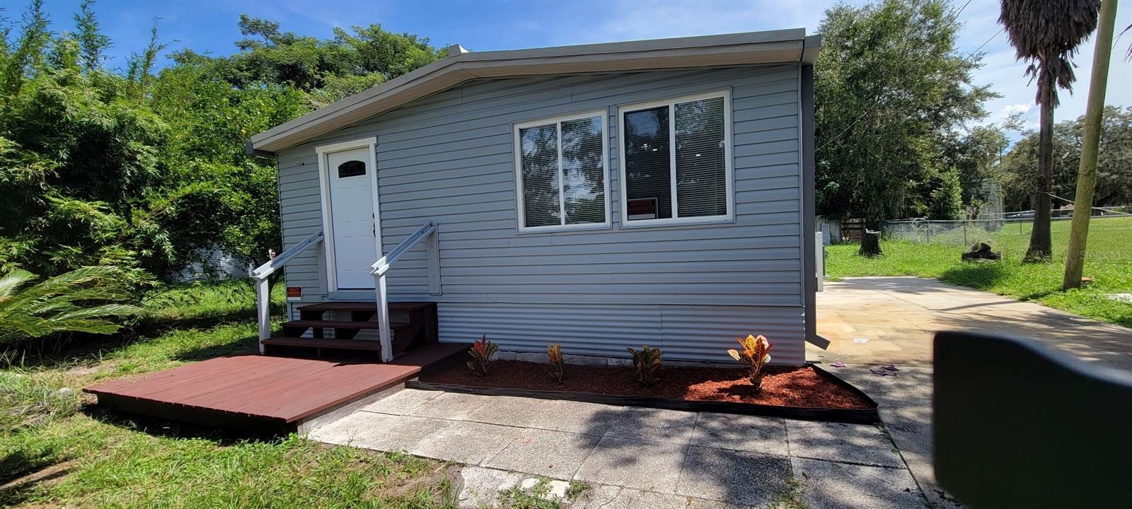 12242 Parkwood St photo 2
