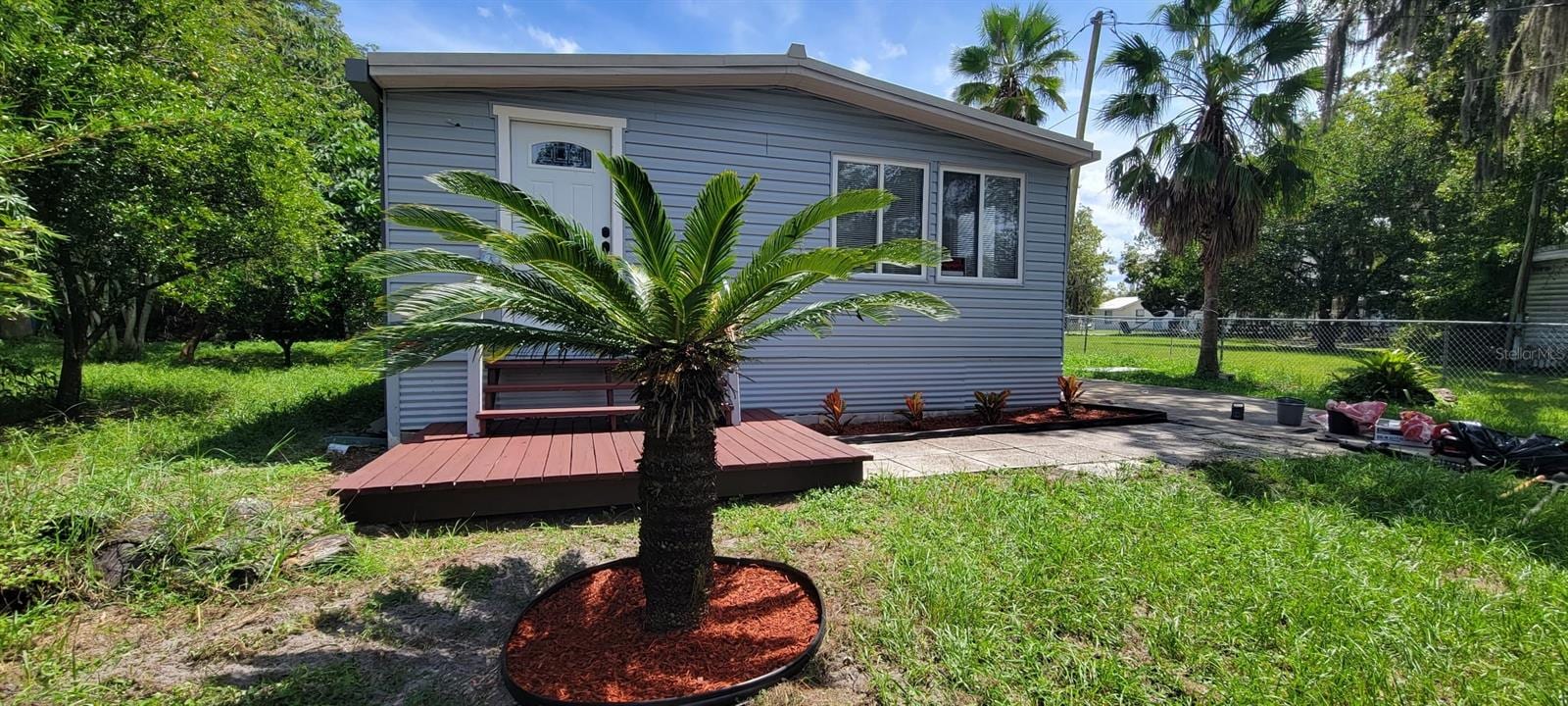 12242 Parkwood St photo 3