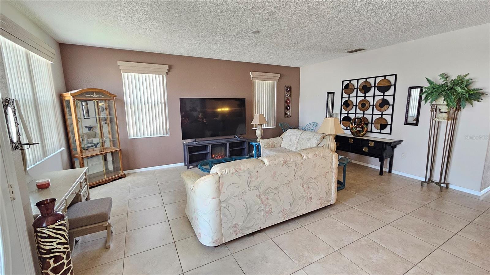 543 Terranova Cir photo 3