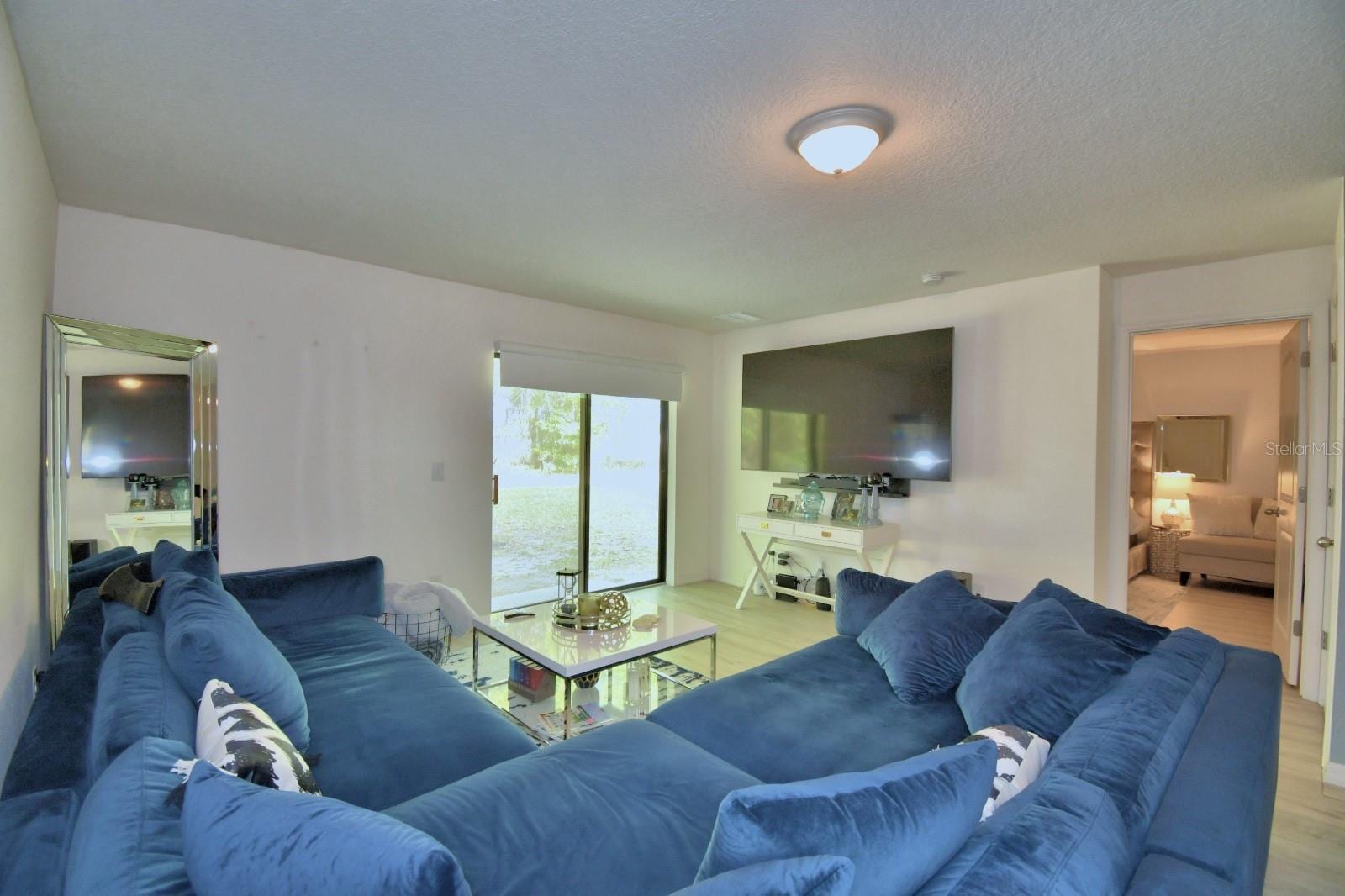 6286 Manitoba Dr photo 4