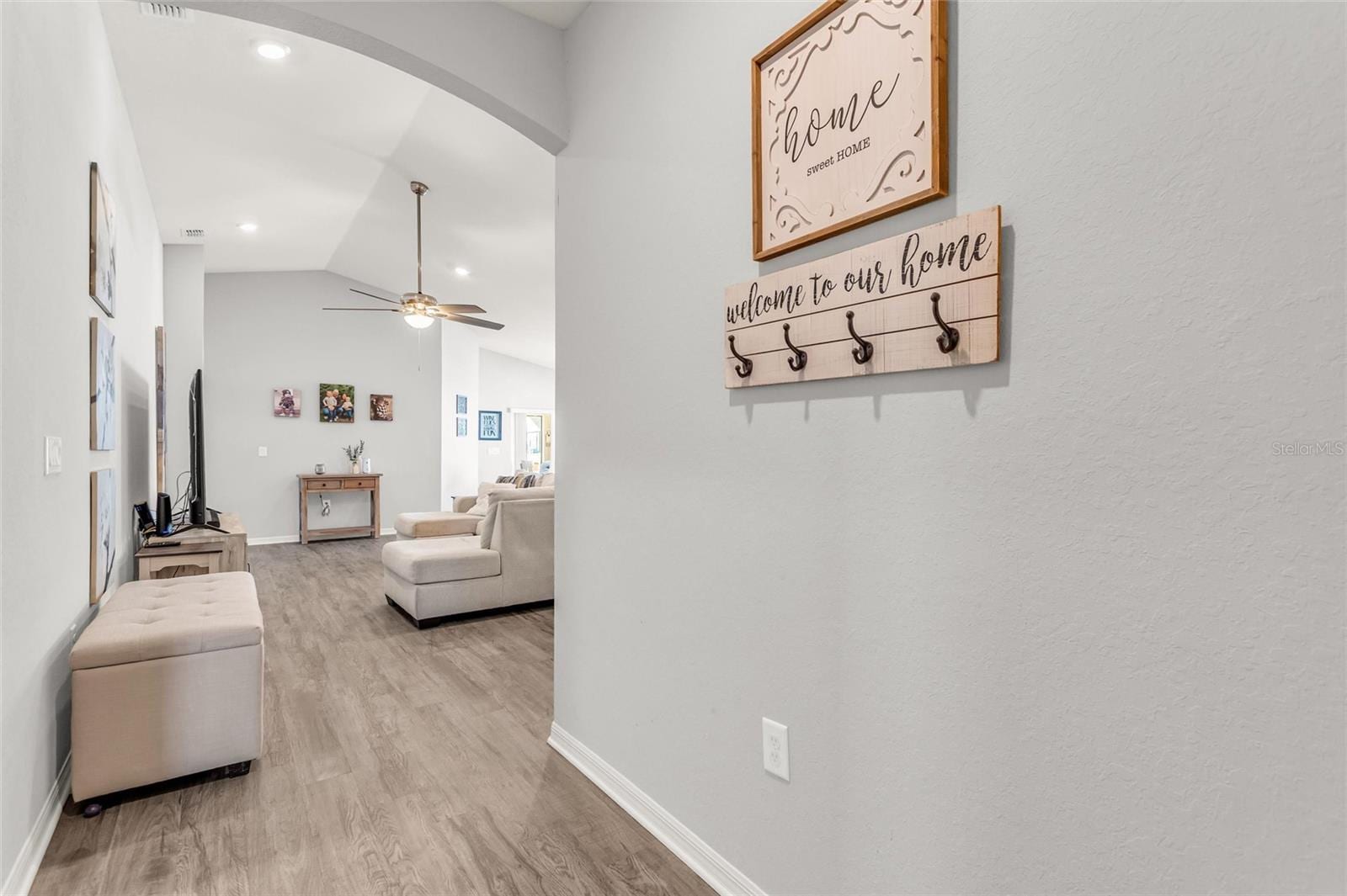 909 Inverness Way photo 2