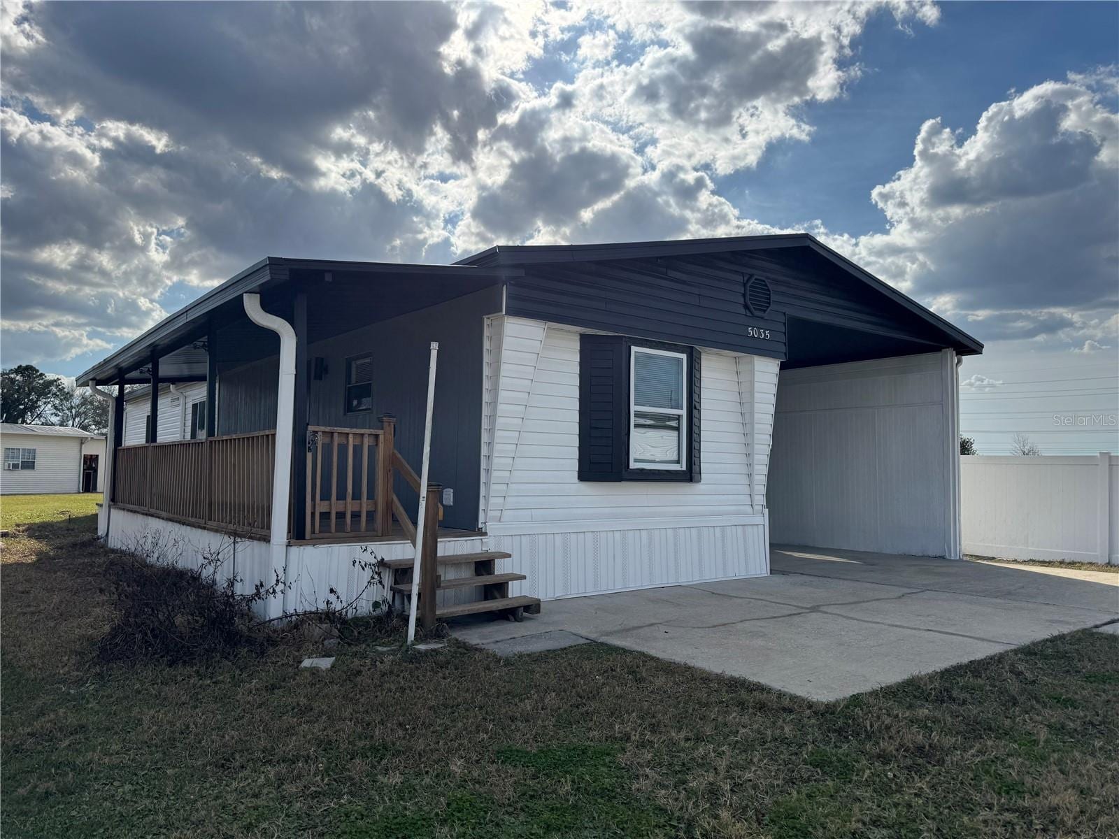 5035 Southshore Dr photo 2