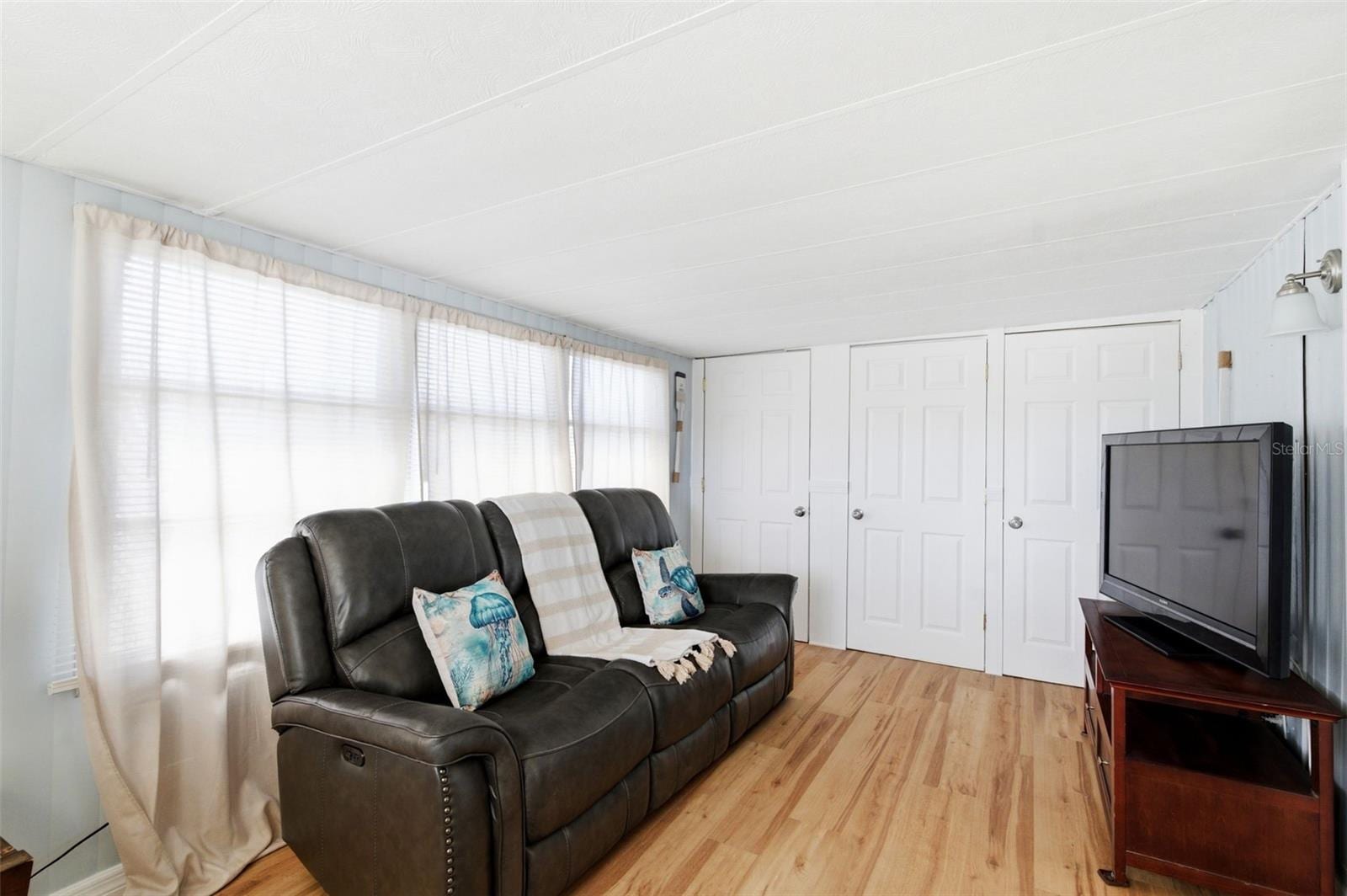 10913 Liberty Dr photo 3
