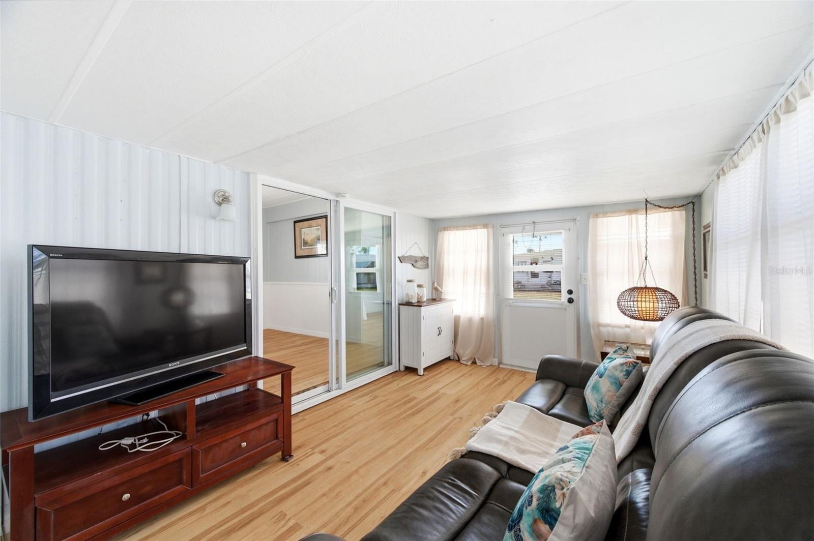 10913 Liberty Dr photo 4