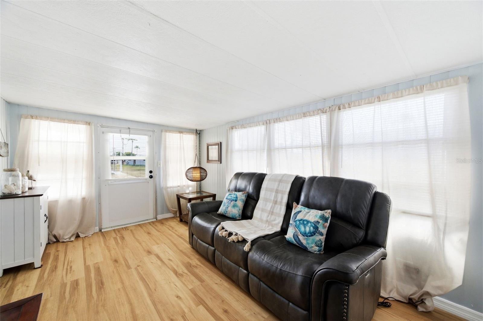 10913 Liberty Dr photo 5