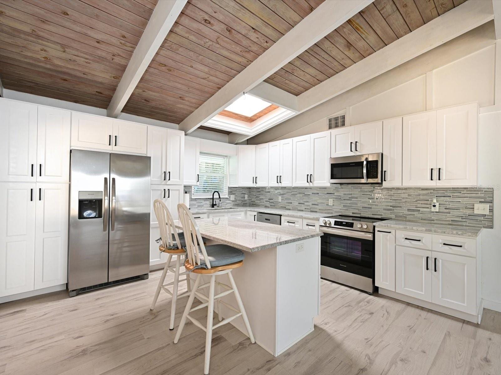 216 Gladiolus St photo 4