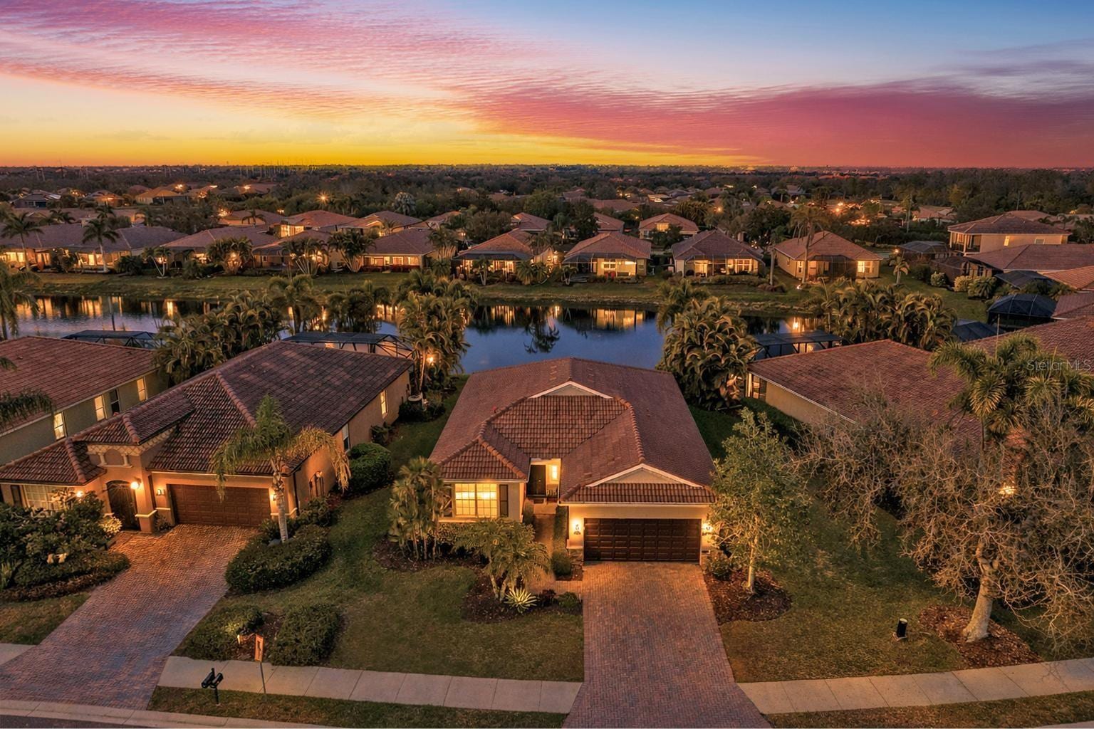 220 River Enclave CT photo 2