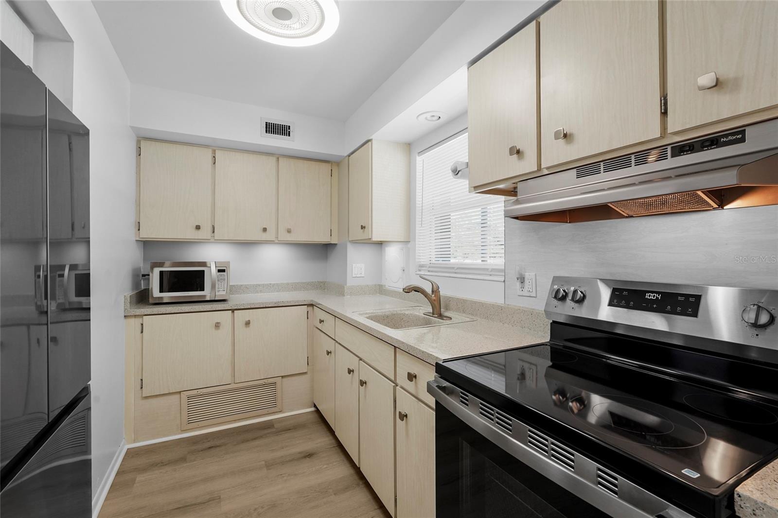 3950 Roxane Blvd #2B photo 4