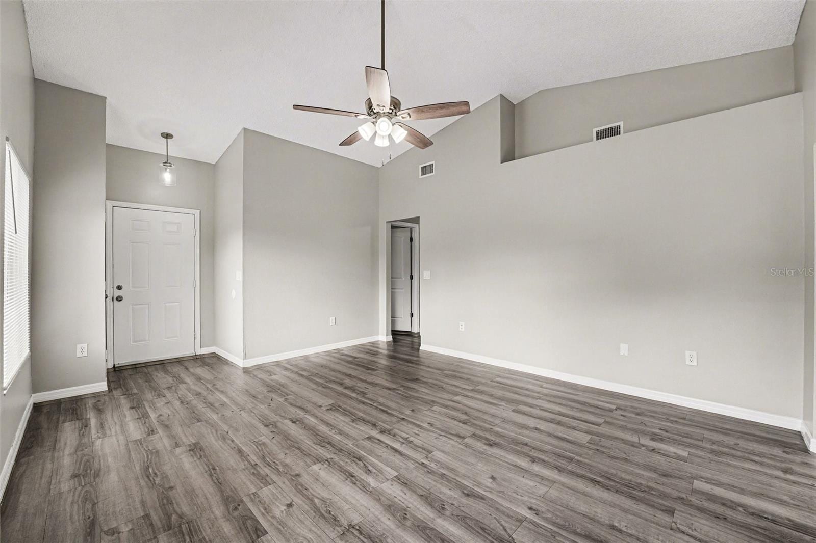 3339 Queens Cove Loop photo 4