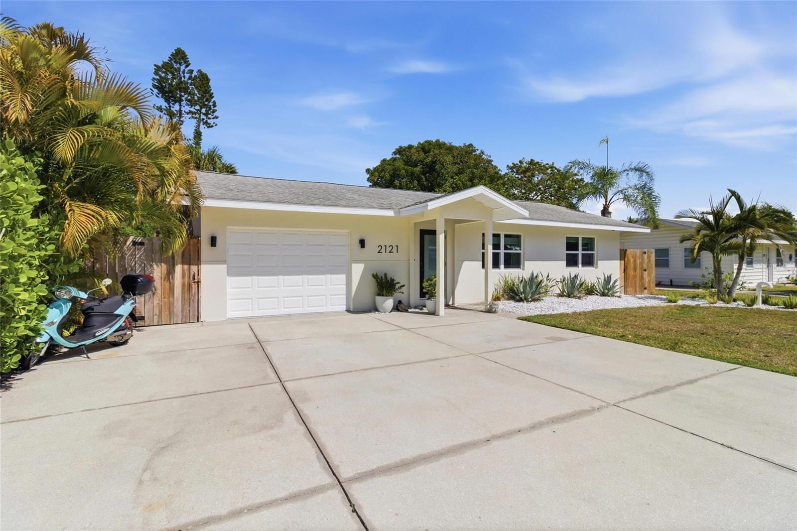 2121 Palm Ter photo 2