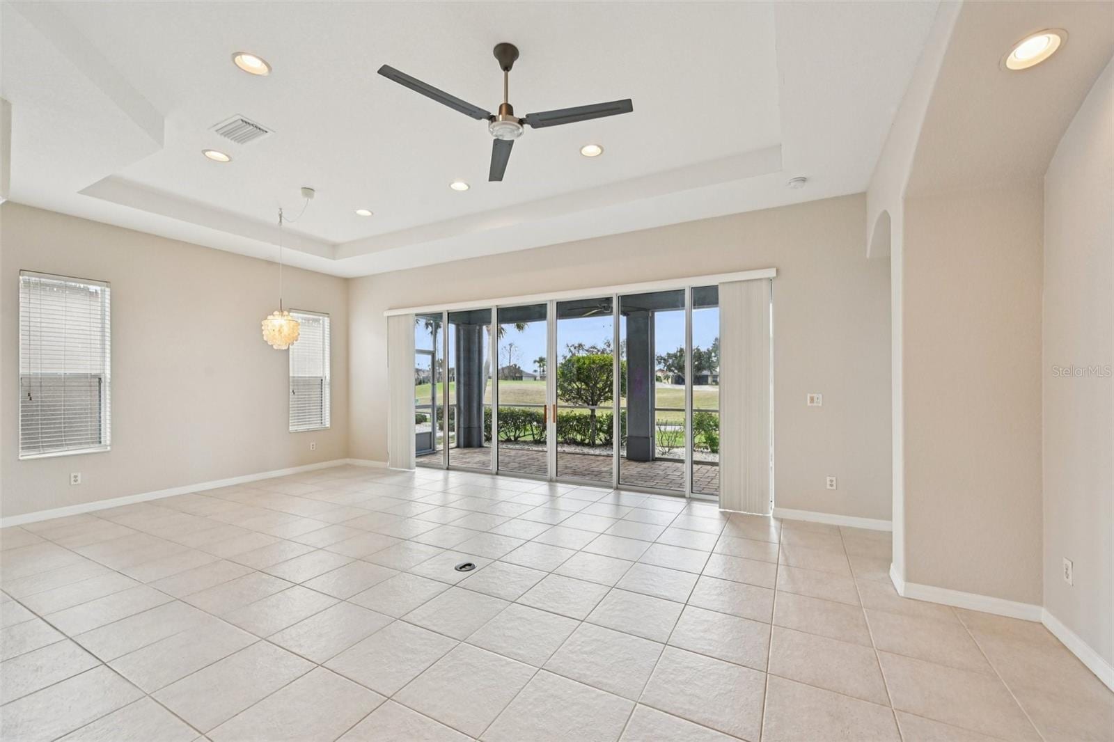819 Regal Manor Way photo 5