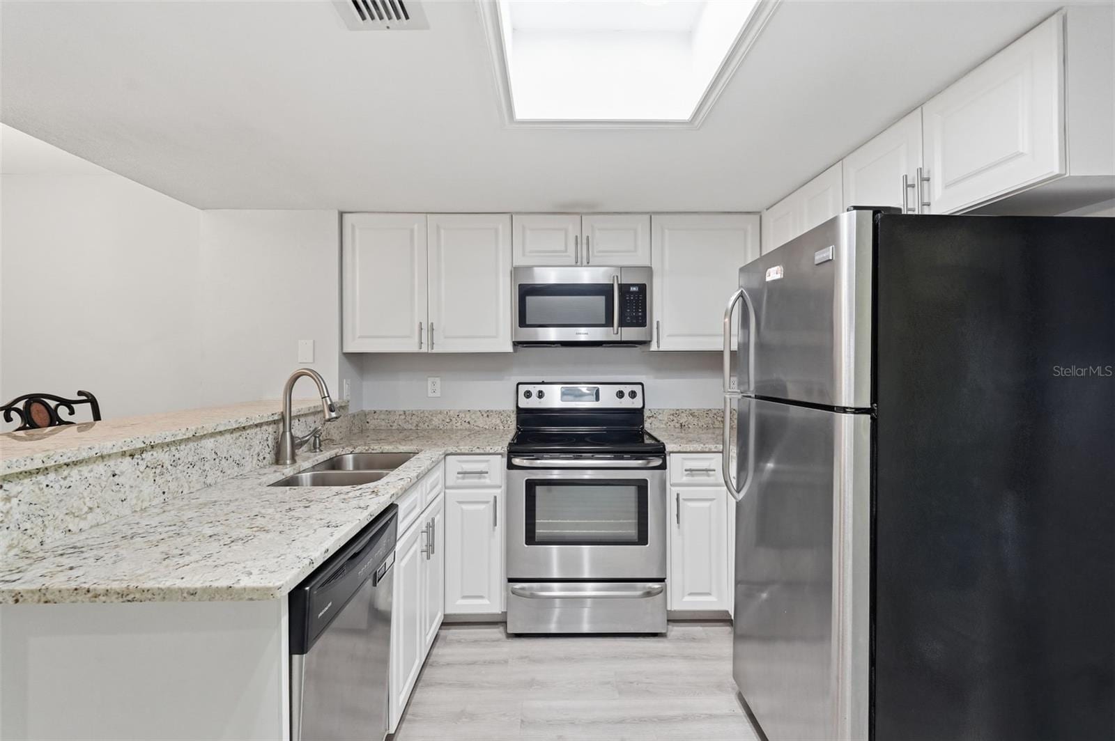2183 Fox Chase Blvd photo 4