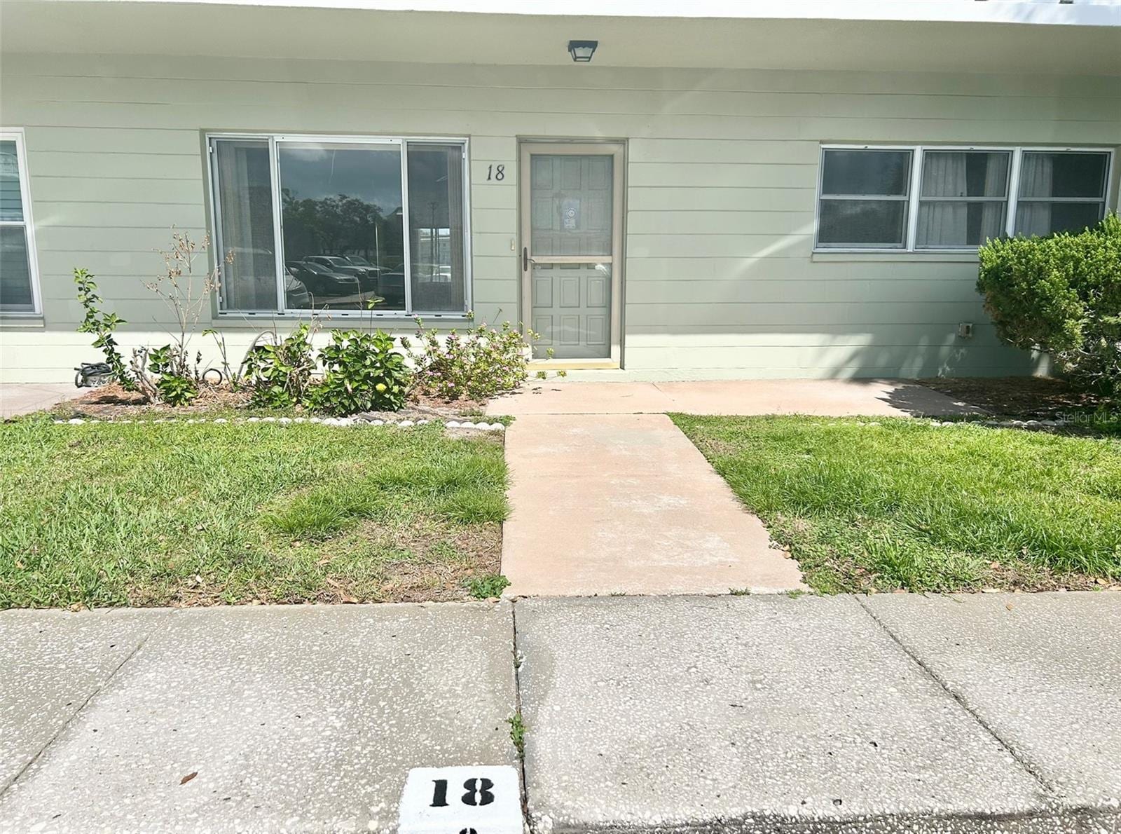2400 Columbia Dr #18 photo 2