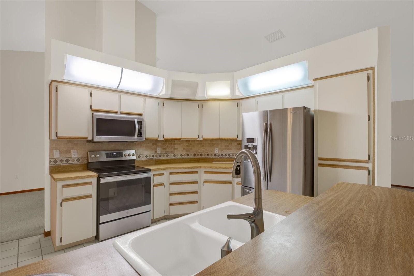 642 Erin Way photo 5