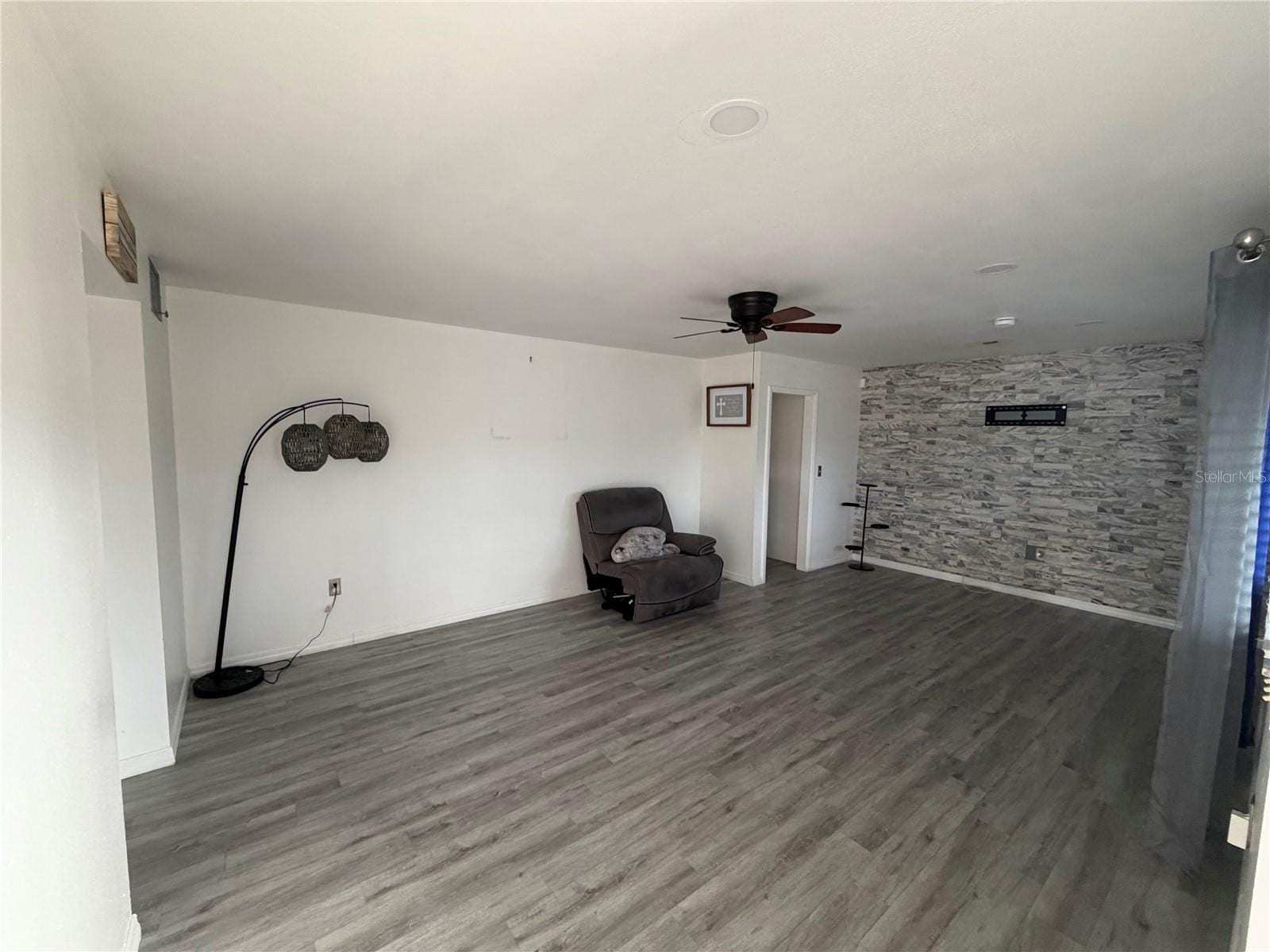 1205 Hacienda Dr photo 3
