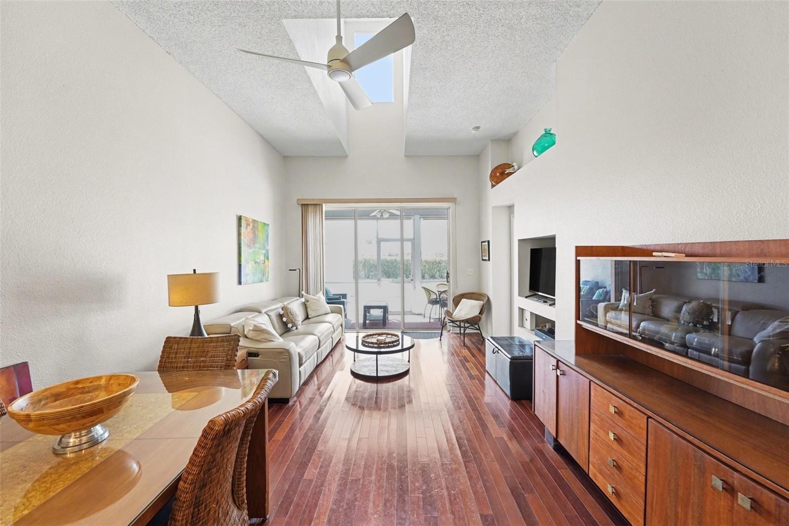 209 Hemingway Dr photo 3