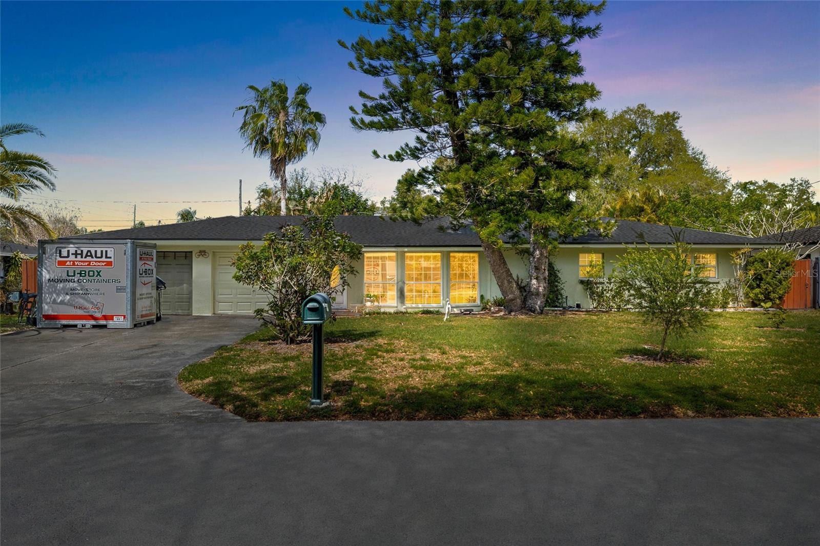 1806 Beverly Cir N photo 3