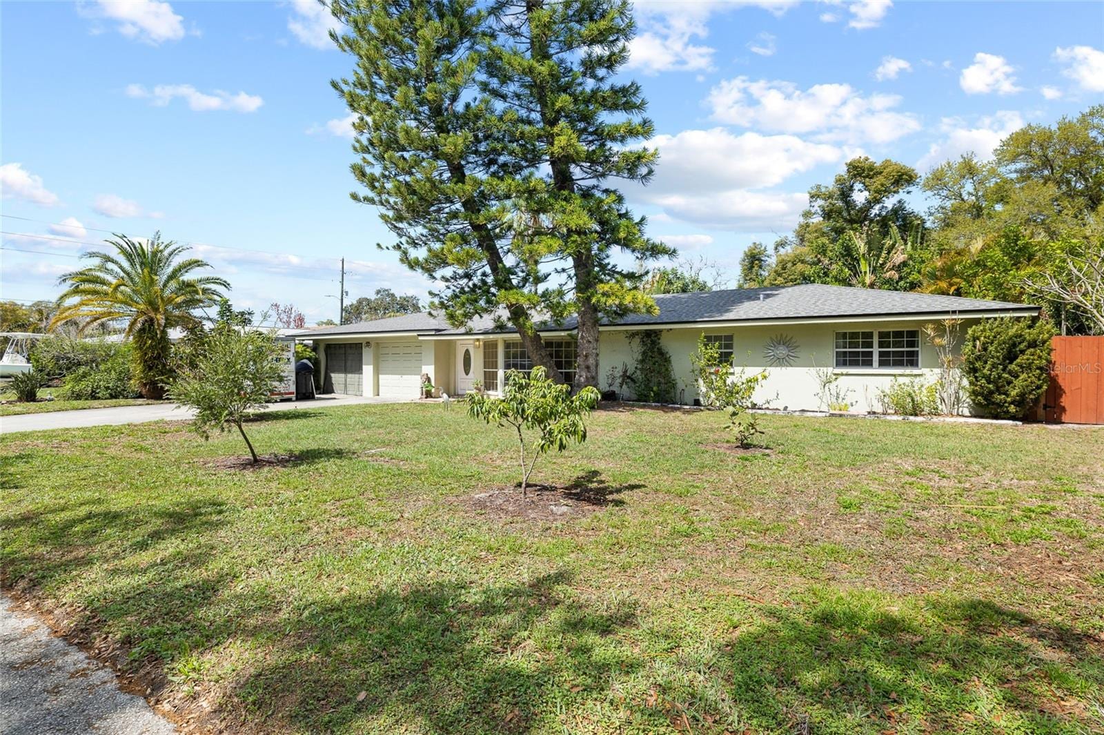 1806 Beverly Cir N photo 5