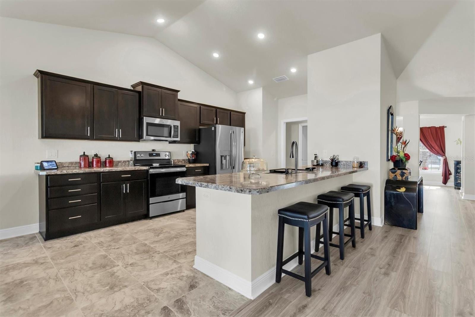 3455 Whispy CT photo 5