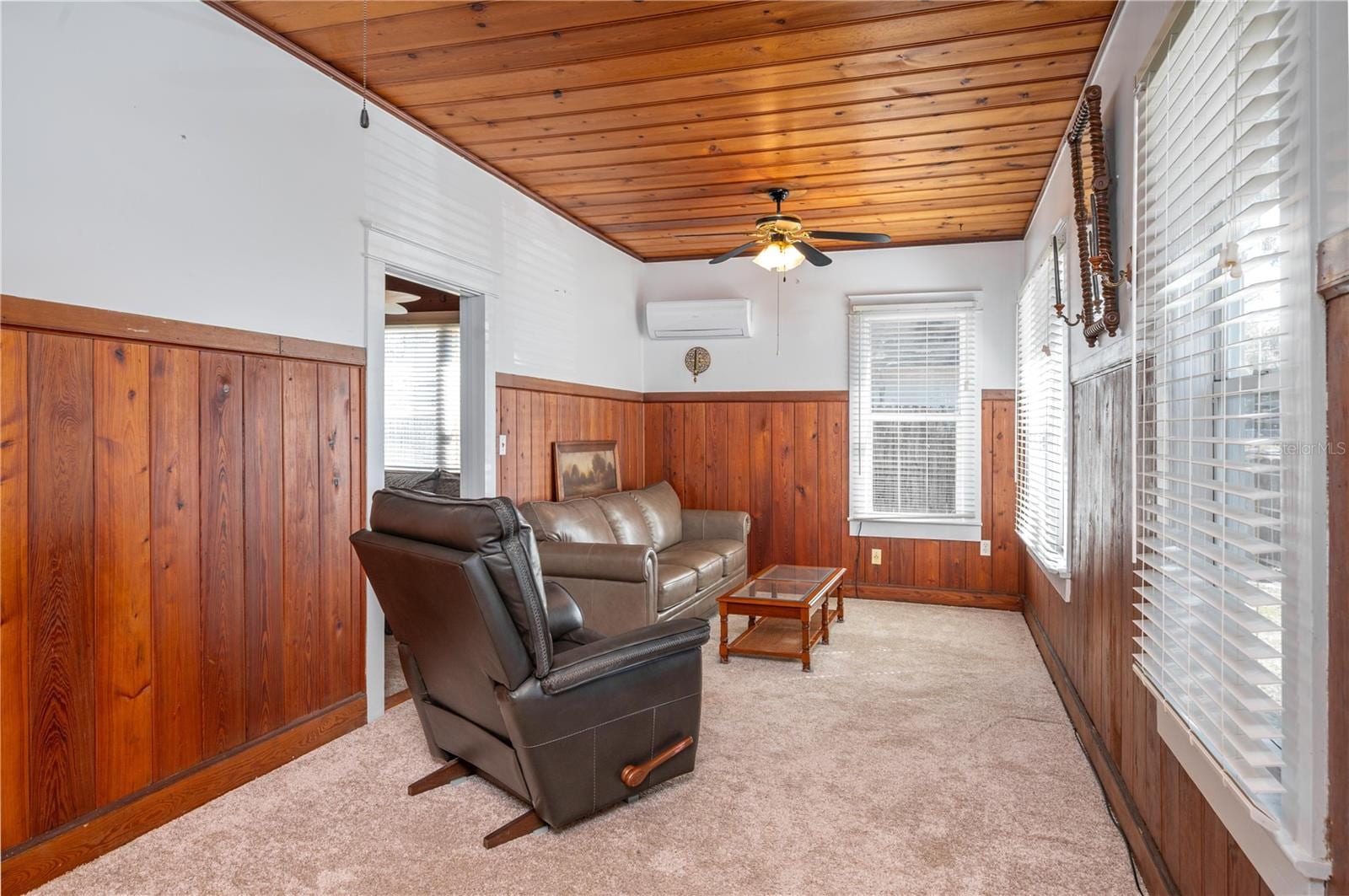 427 Avenue E SE photo 3
