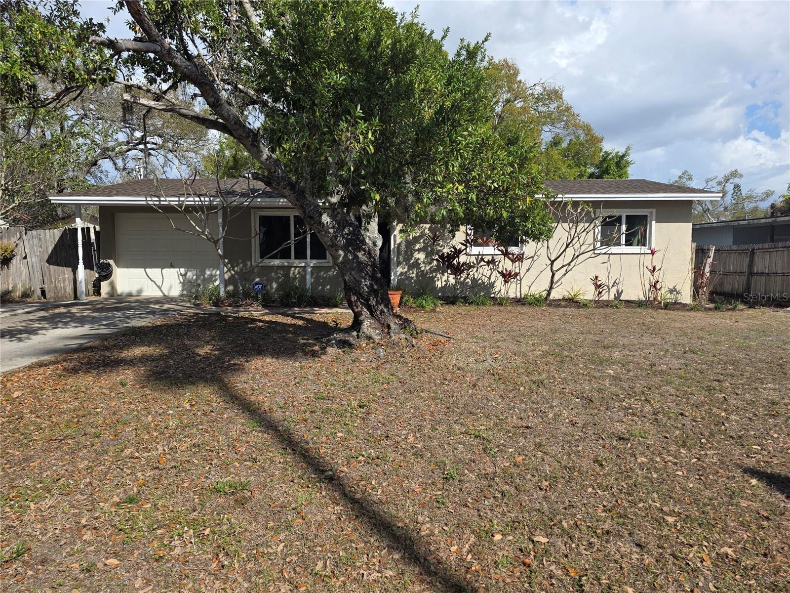 1015 Rhodes Ave photo 2