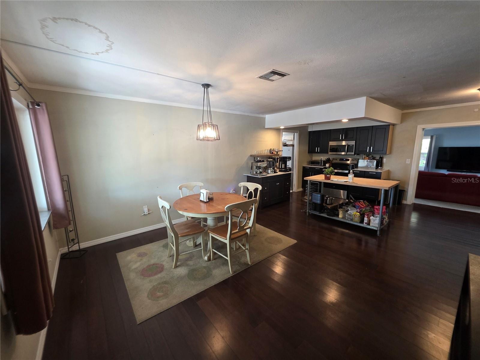 1015 Rhodes Ave photo 3