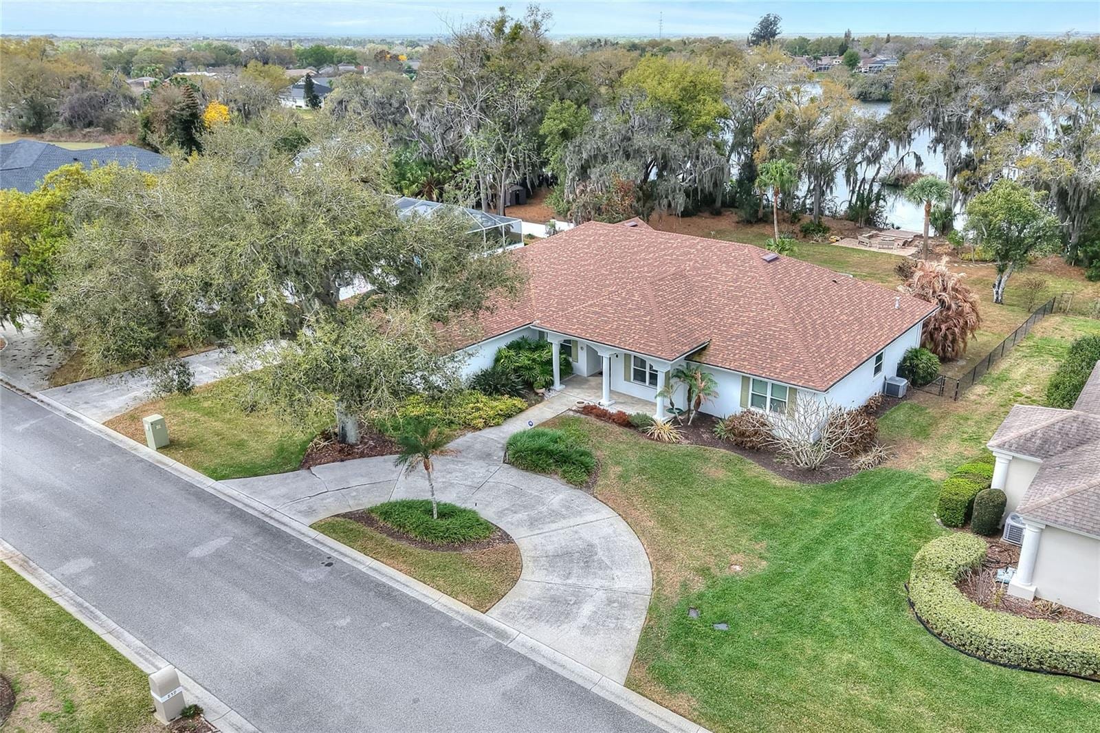 858 Hanover Way photo 3