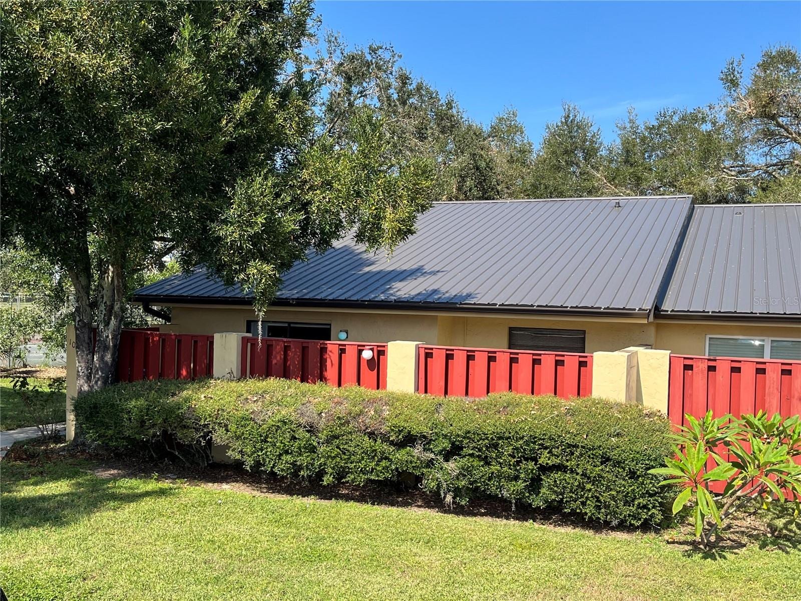 1039 Medinah Dr photo 3