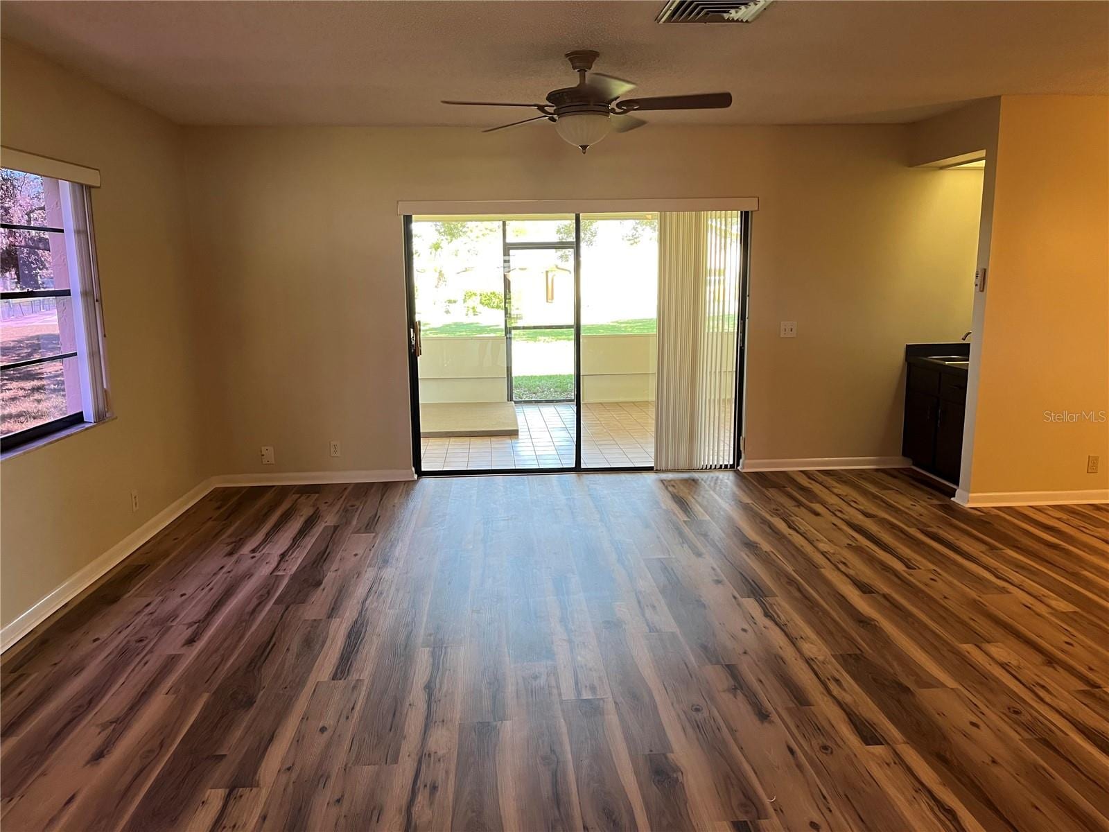 1039 Medinah Dr photo 5
