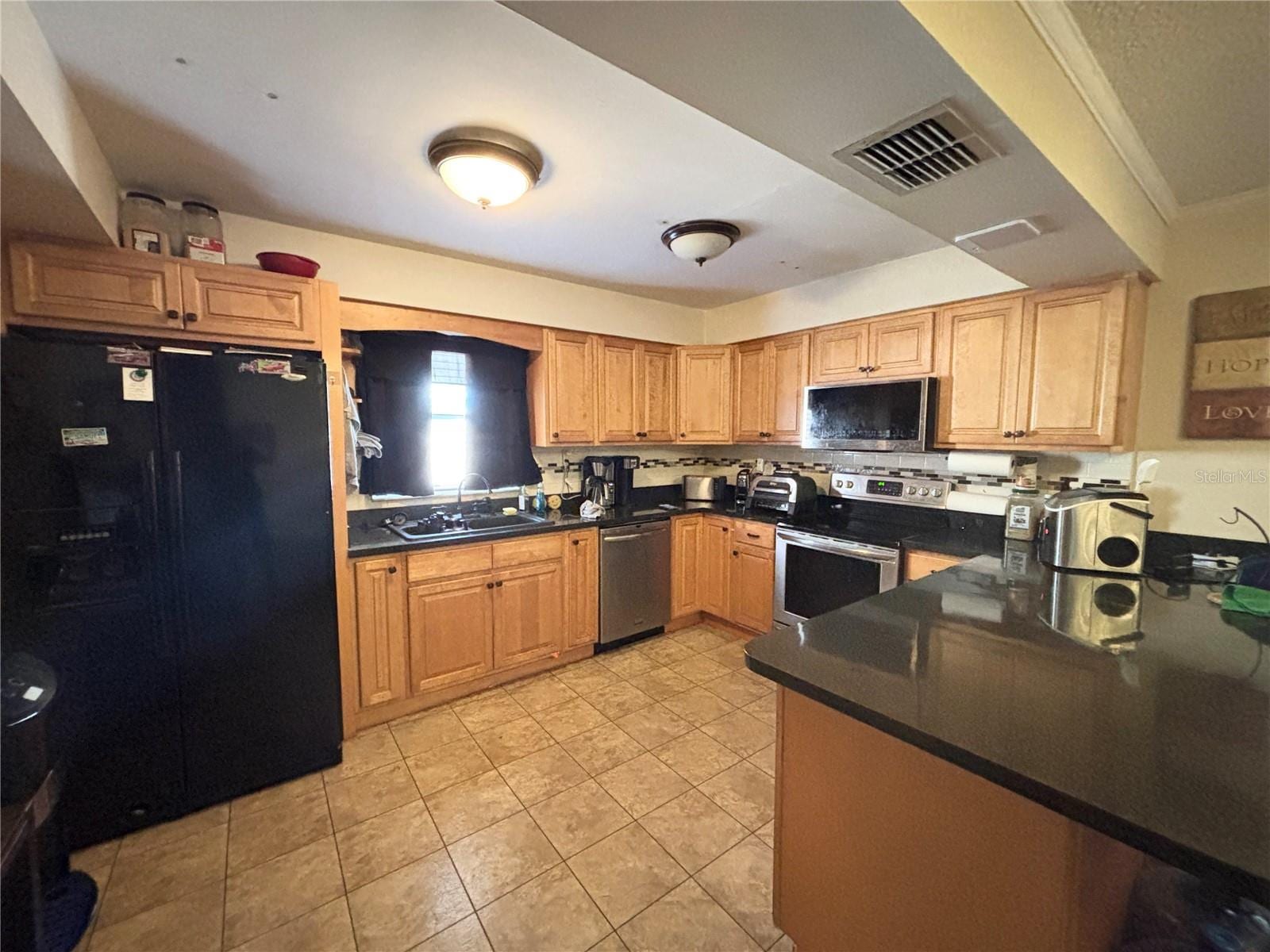 103 Davis St photo 4