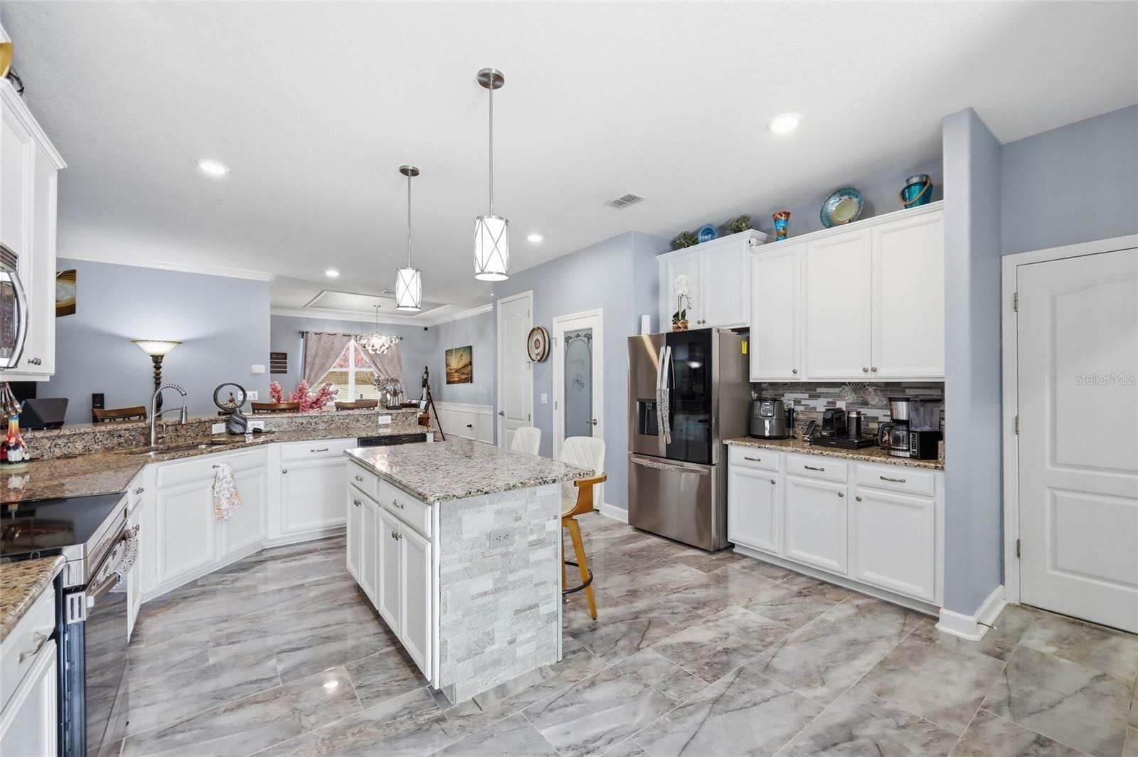 4020 Carteret Dr photo 4