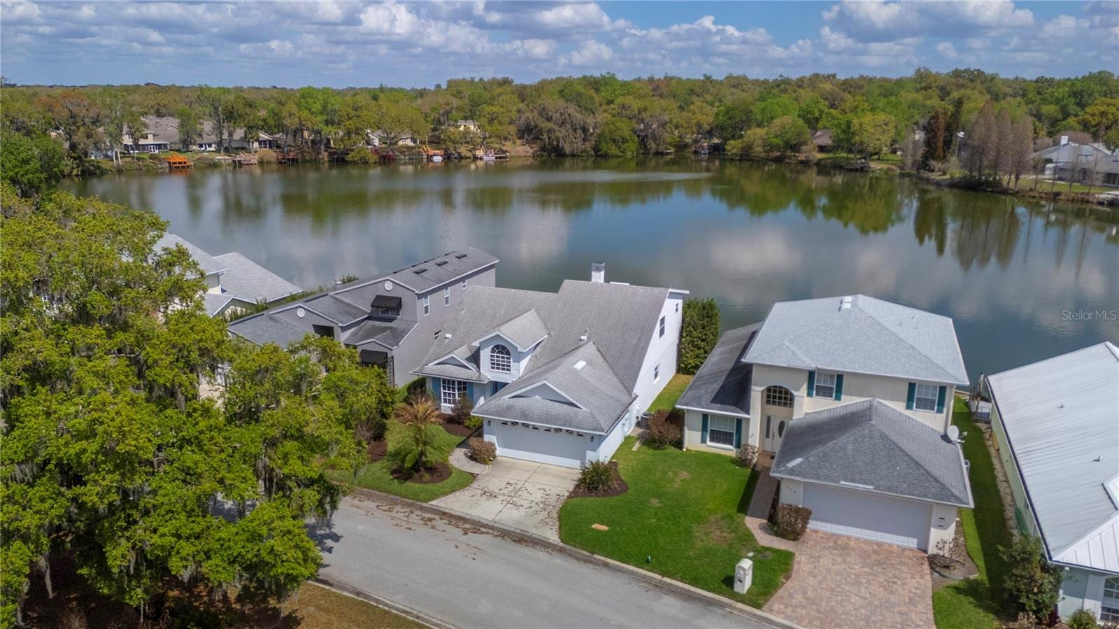 725 Peninsular Dr photo 2