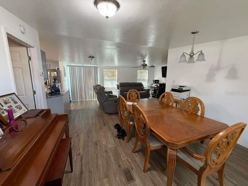 2412 Island Oaks W photo 2