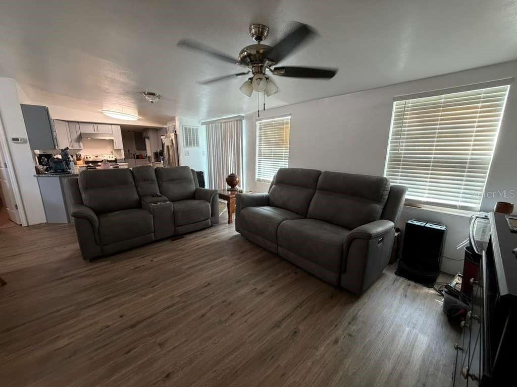 2412 Island Oaks W photo 4