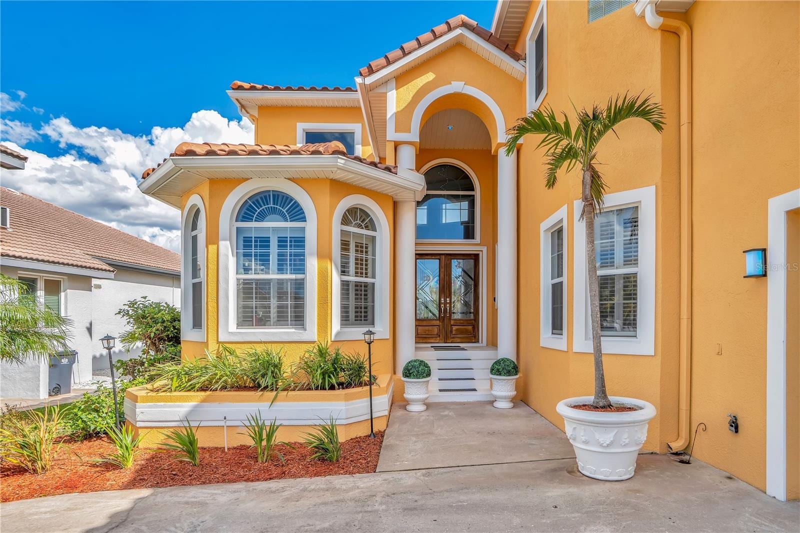 934 Symphony Isles Blvd photo 2