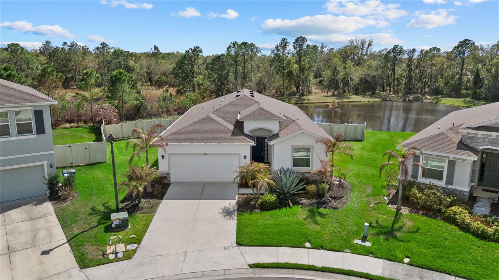 16478 Woodside Gln photo 2