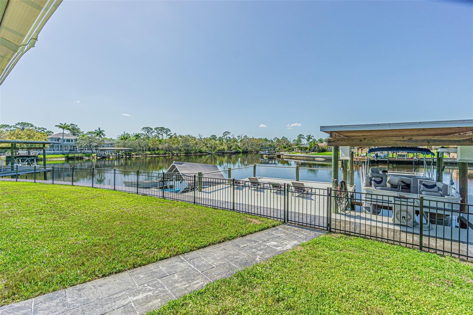1125 Fernwood Dr photo 4