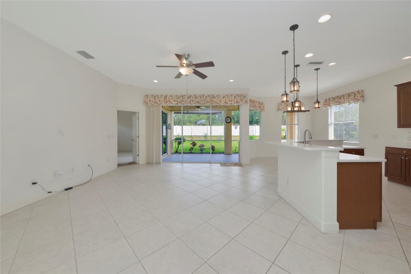 6841 74th Street Cir E photo 3