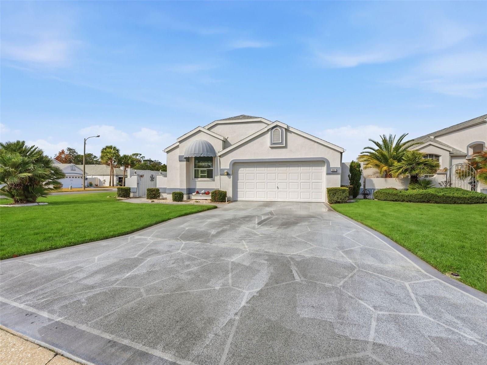 1007 LA Bamba CT photo 3