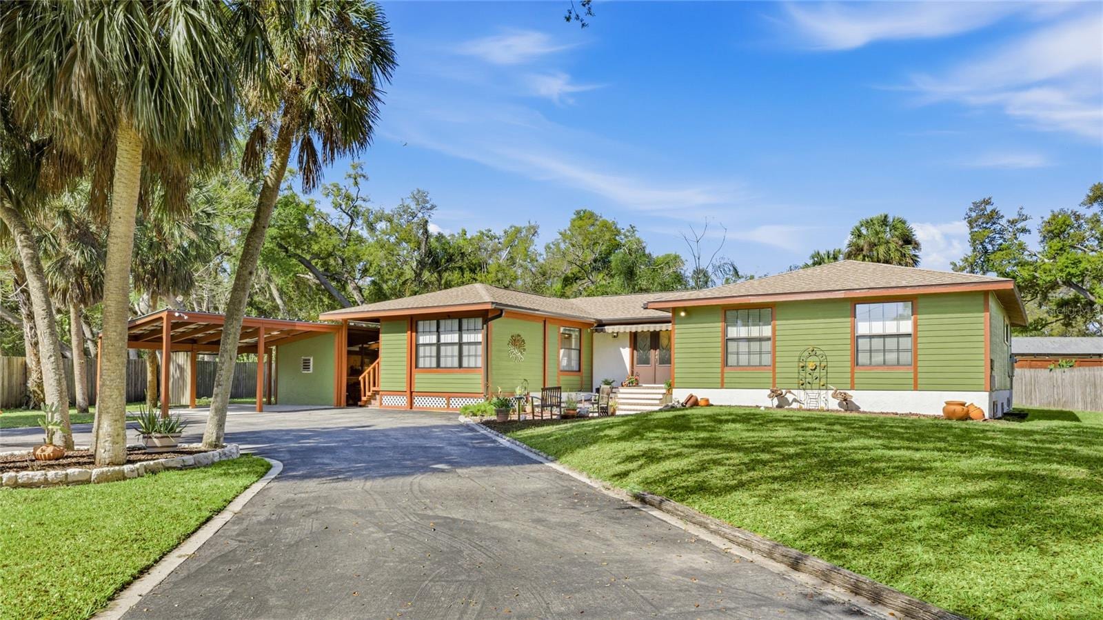 906 Tropical Dr photo 3